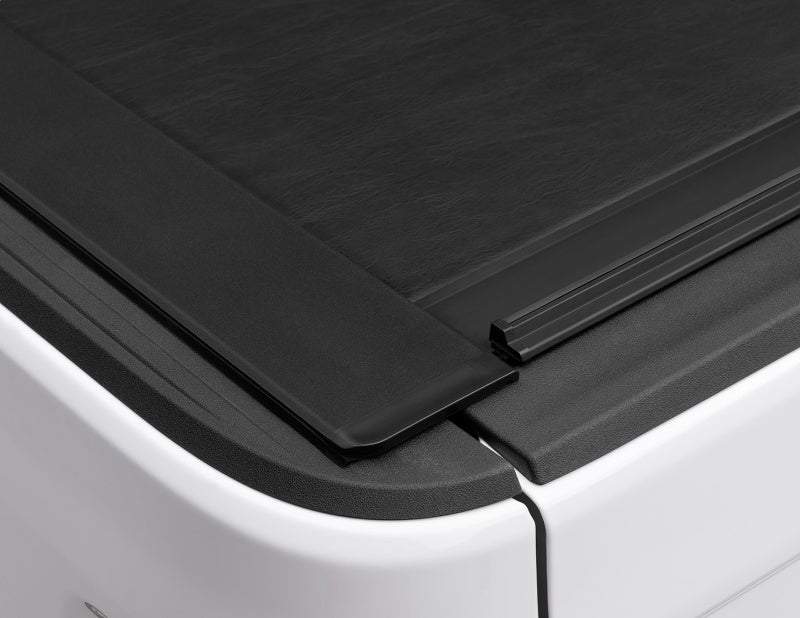 Roll-N-Lock 2020 Jeep Gladiator 5ft bed (w/ Trail Rail System) M-Series Retractable Tonneau Cover